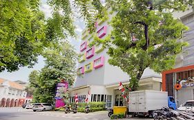 OYO 4005 Bunga Dahlia Guest House
